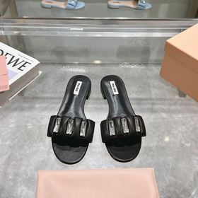 MiuMiu 2026 Весна/Лето Новинка： Сланцы