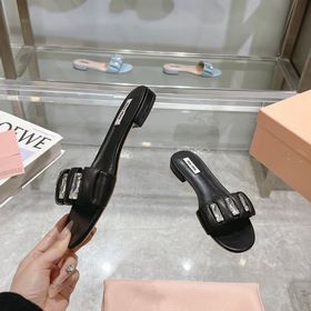 MiuMiu 2026 Весна/Лето Новинка： Сланцы
