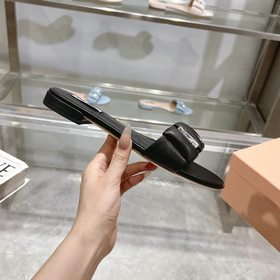 MiuMiu 2026 Весна/Лето Новинка： Сланцы
