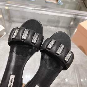 MiuMiu 2026 Весна/Лето Новинка： Сланцы