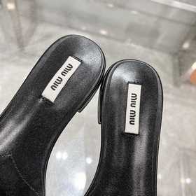 MiuMiu 2026 Весна/Лето Новинка： Сланцы