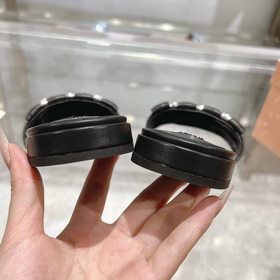 MiuMiu 2026 Весна/Лето Новинка： Сланцы