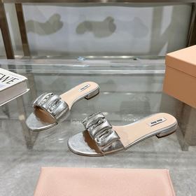 MiuMiu 2026 Весна/Лето Новинка： Сланцы