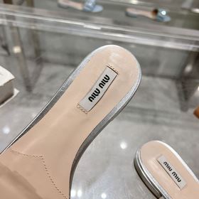 MiuMiu 2026 Весна/Лето Новинка： Сланцы