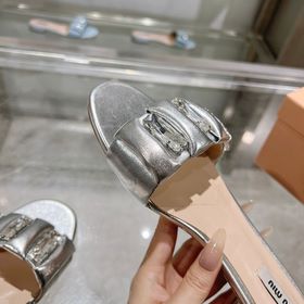 MiuMiu 2026 Весна/Лето Новинка： Сланцы