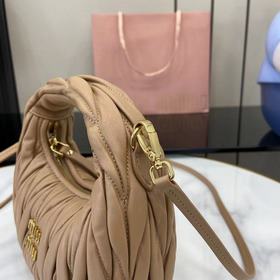 Новая сумка Mini MiuWander от MiuMiu и