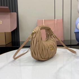 Новая сумка Mini MiuWander от MiuMiu и