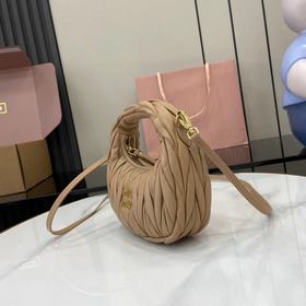 Новая сумка Mini MiuWander от MiuMiu и