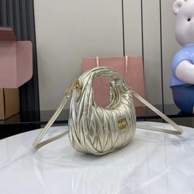 Новая сумка Mini MiuWander от MiuMiu и
