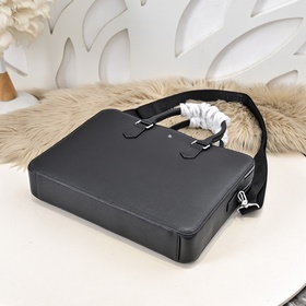 Mont Blanc — новейшая мужская сумка дл