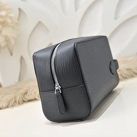 Mont Blanc — новейшая мужская сумка, и