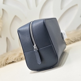 Mont Blanc — новейшая мужская сумка, и
