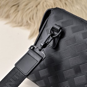 Mont Blanc — новейшая мужская сумка че