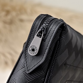 Mont Blanc — новейшая мужская сумка че