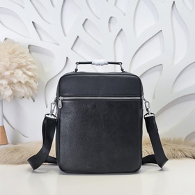 Montblanc — новейшая мужская сумка чер