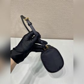 Новая сумка под мышкой 1NE058  Эта с
