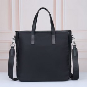 PRADA — новейшая вертикальная сумка дл