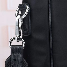 PRADA — новейшая вертикальная сумка дл