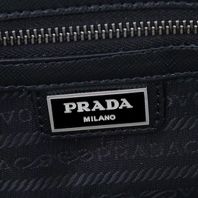 PRADA — новейшая вертикальная сумка дл