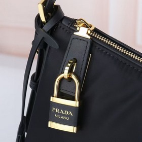PRADA — новейшая сумка Prada： Nylon Lo
