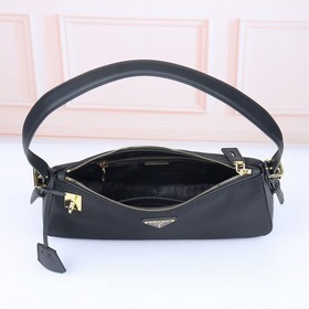 PRADA — новейшая сумка Prada： Nylon Lo