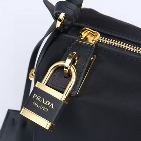 PRADA - Новейшая сумка Prada： Nylon Lo