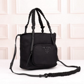 PRADA — новейшая сумка Prada, доступна