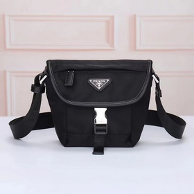 PRADA — новейшая сумка Prada через пле