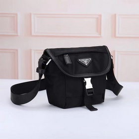 PRADA — новейшая сумка Prada через пле
