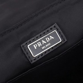 PRADA — новейшая сумка Prada через пле