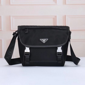 PRADA — новейшая сумка Prada через пле