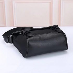 PRADA — новейшая сумка Prada через пле
