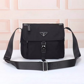 PRADA — новейшая сумка Prada с одним п