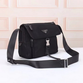 PRADA — новейшая сумка Prada с одним п