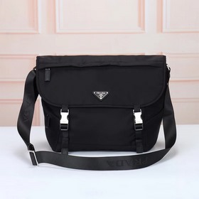 PRADA — новейшая сумка-мессенджер и су