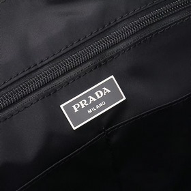 PRADA — новейшая сумка-мессенджер и су