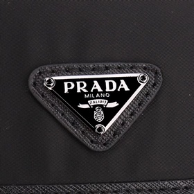 PRADA — новейшая сумка для фотоаппарат