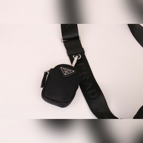 PRADA — новейшая сумка для фотоаппарат