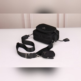 PRADA — новейшая сумка для фотоаппарат