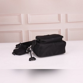 PRADA — новейшая сумка для фотоаппарат