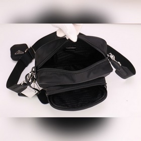 PRADA — новейшая сумка для фотоаппарат