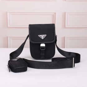 PRADA — новейший чехол для мобильного