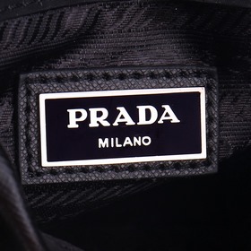 PRADA — новейший чехол для мобильного 