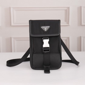 PRADA — новейший чехол для мобильного