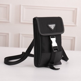 PRADA — новейший чехол для мобильного 