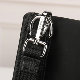 PRADA — новейший чехол для мобильного 