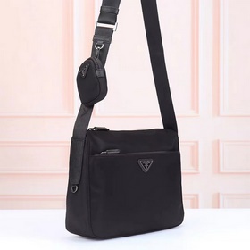 PRADA — новейшая сумка Prada с одним п