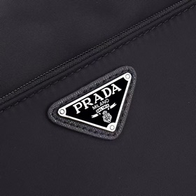 PRADA — новейшая сумка Prada с одним п
