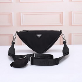 PRADA — новейшая треугольная сумка Pra