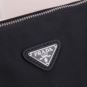 PRADA — новейшая треугольная сумка Pra
